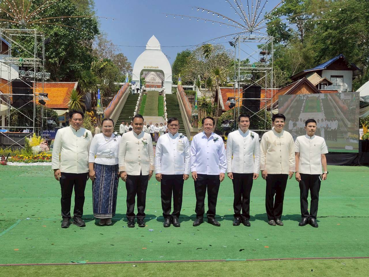 พลังศรัทธา 466 ปี "พระธาตุศรีสองรัก" ยิ่งใหญ่ระดับอินเตอร์ พัฒนาชุมชนเลยยกทัพ OTOP พรีเมียม บุก "ดินแดนแห่งสัจจะและไมตรี" กระตุ้นเศรษฐกิจท้องถิ่นกระหึ่ม!
