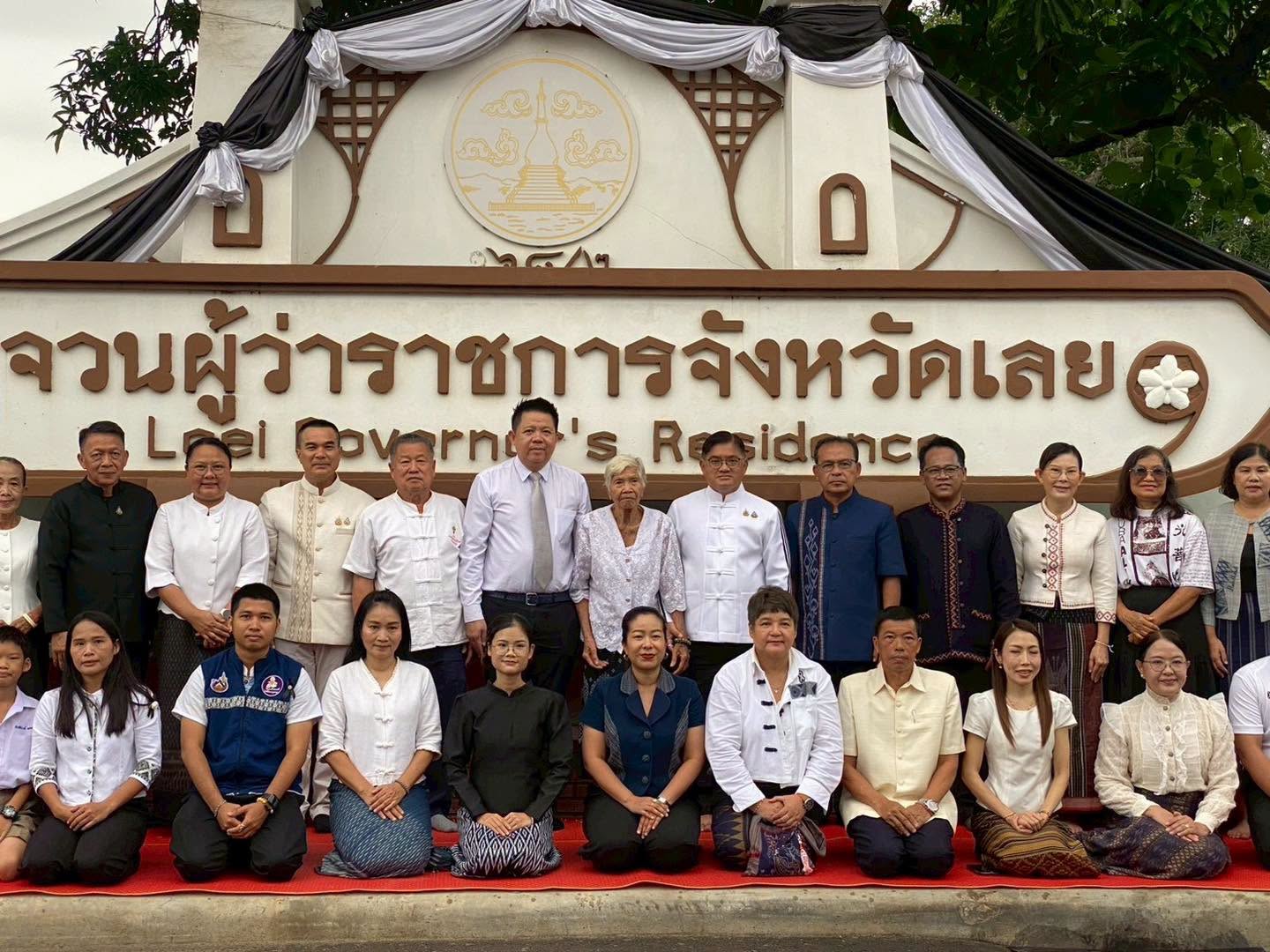 อิ่มบุญรับอรุณใหม่ พช.เลย ' สวมผ้าไทย ใส่บาตร บนถนนสายวัฒนธรรม ' ส่งท้ายเดือนมิถุนายน