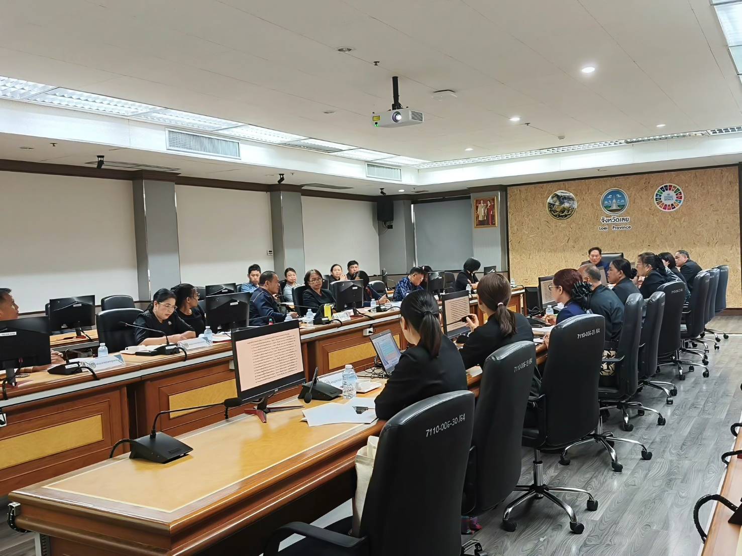 เร่งเครื่องรับครึ่งปีหลัง! พช.เลย ผนึกกำลัง 14 อำเภอ กางโรดแมปล้างหนี้เก่า ยกระดับโอทอป พร้อมชูโมเดล “Let Go Loei Plus” ปั้นดีเอ็นเอคน พช. ยุคใหม่ สู่ชุมชนพึ่งตนเองอย่างยั่งยืน