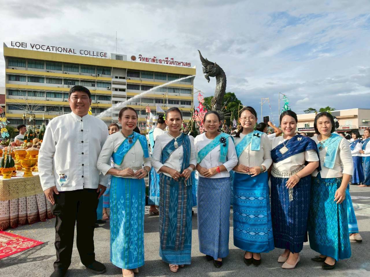 พช.เลย ขนทัพสะบัดสไบฟ้า ร่วมรำบวงสรวง ‘บุญซำฮะ 69’ พลังศรัทธานางรำทะลุหมื่น เสริมสิริมงคล-หนุน OTOP เมืองเลย