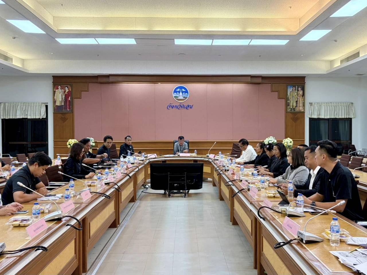 พช.เลย กางสูตรสำเร็จ 3 ประสานกลาง Morning Brief! บูสต์เศรษฐกิจฐานรากผ่าน OTOP - ส่ง "ชอบเลาะชุมชน" เชียงคานปักหมุดแลนด์มาร์กสำคัญ เดินหน้าแก้จนเชิงบูรณาการ ยกระดับคุณภาพชีวิตคนเมืองเลยรอบด้าน