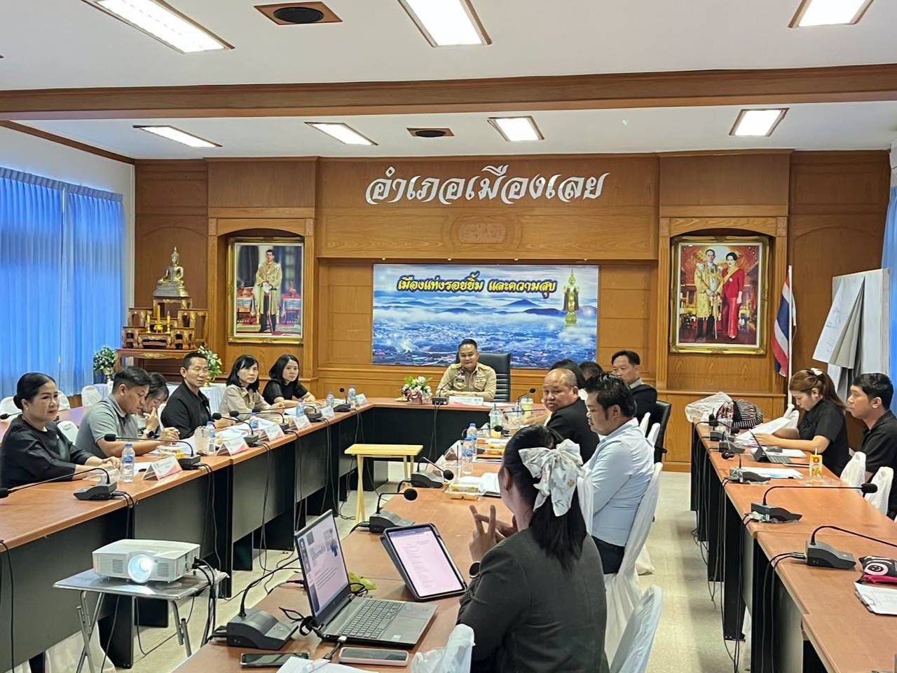 พช.เลย เดินหน้าปลดล็อกหนี้สตรี! ดันประชุม อกส.จ.เลย ครั้งที่ 5/2569 ปรับโครงสร้างหนี้-ลดดอกเบี้ย ลุยแก้ปัญหา เติมโอกาสสร้างอาชีพสตรีเมืองเลย