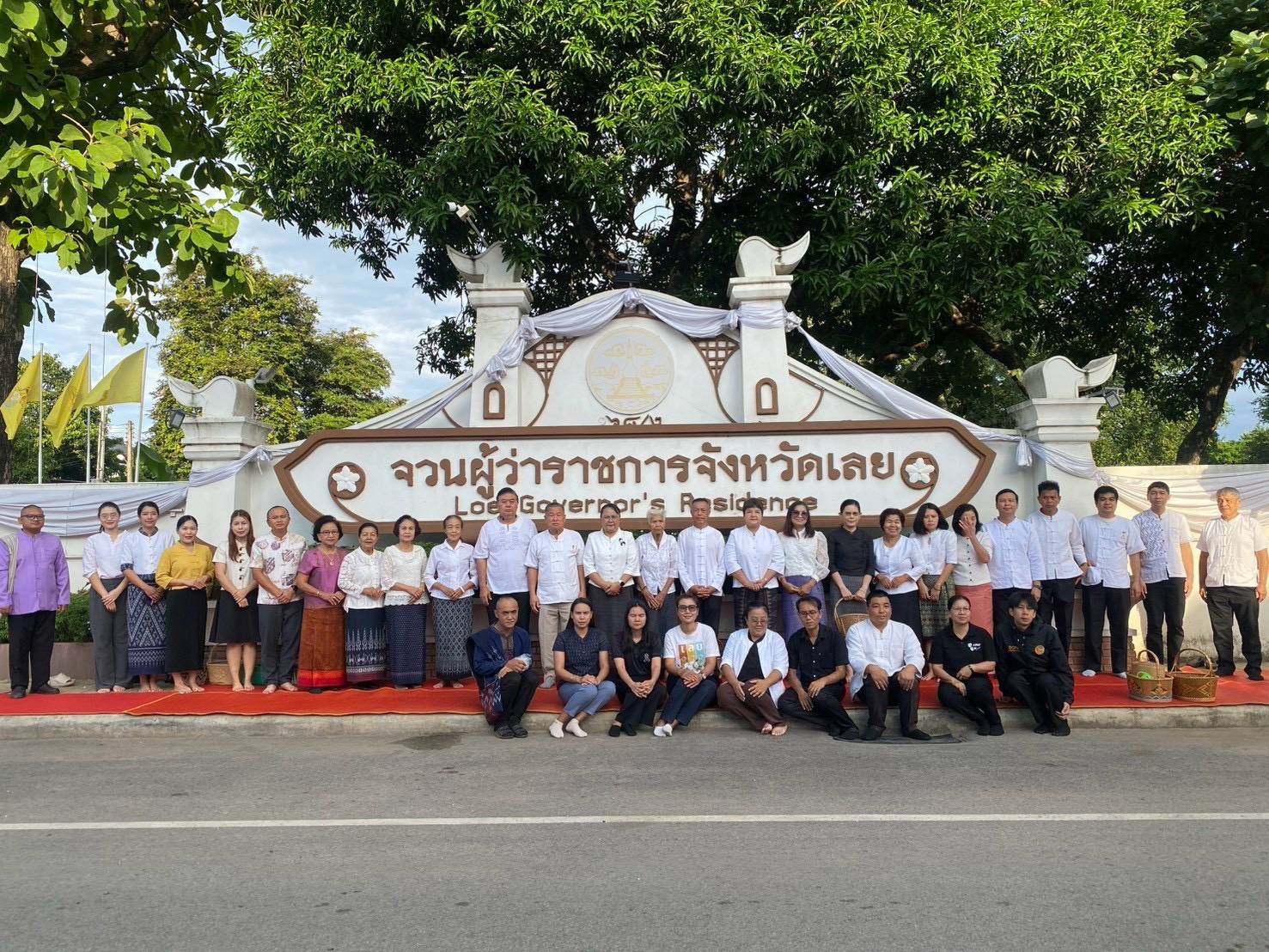 พช.เลย รับอรุณเดือนกันยายนบน “ถนนสายวัฒนธรรม” นำทีมทำบุญสวมผ้าไทยใส่บาตร อิ่มเอมศรัทธาสืบสานอัตลักษณ์เมืองเลย