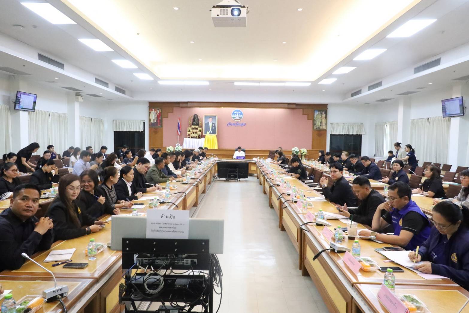 พช.เลย ร่วมประชุมเตรียมความพร้อมจัดพิธีถวายดอกไม้จันทน์จังหวัดเลย บูรณาการทุกภาคส่วนให้สมพระเกียรติ