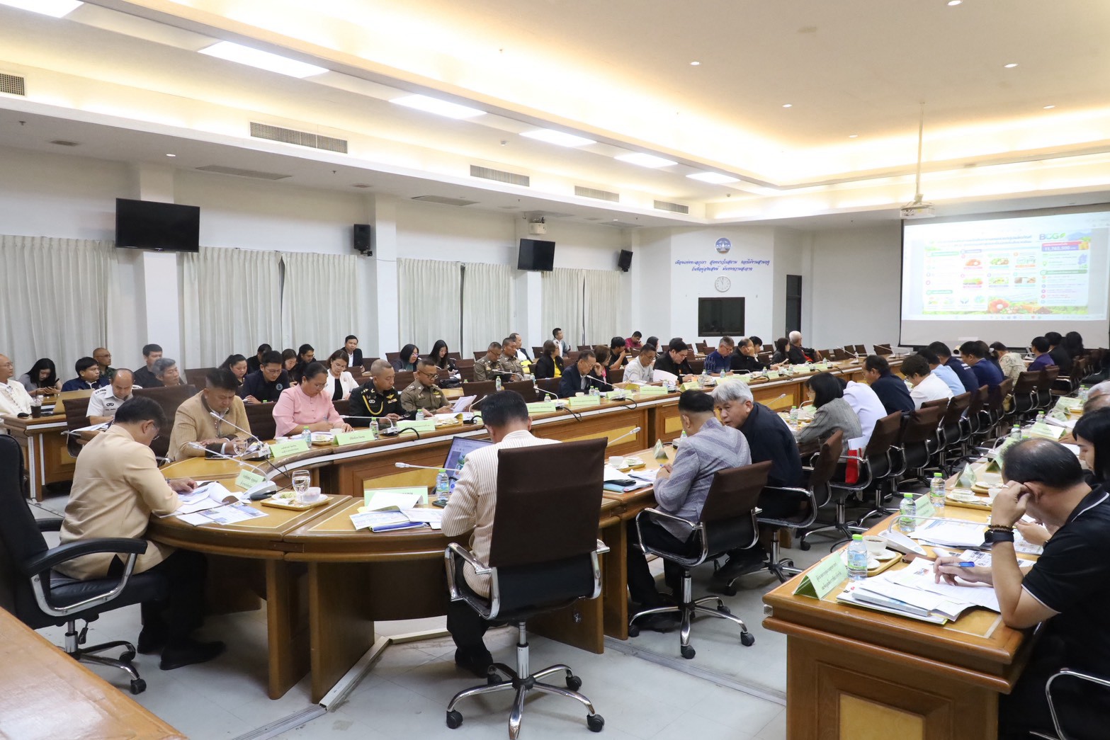 พช.เลย ลุยเวที ก.บ.จ.เลย ดันโครงการเด็ดเข้า ครม.สัญจร จ.อุดรธานี ชู "เพิ่มศักยภาพสินค้าเกษตรและผลิตภัณฑ์ชุมชน" พร้อมบูรณาการขับเคลื่อนนโยบายสำคัญเพื่อพี่น้องชาวเลย