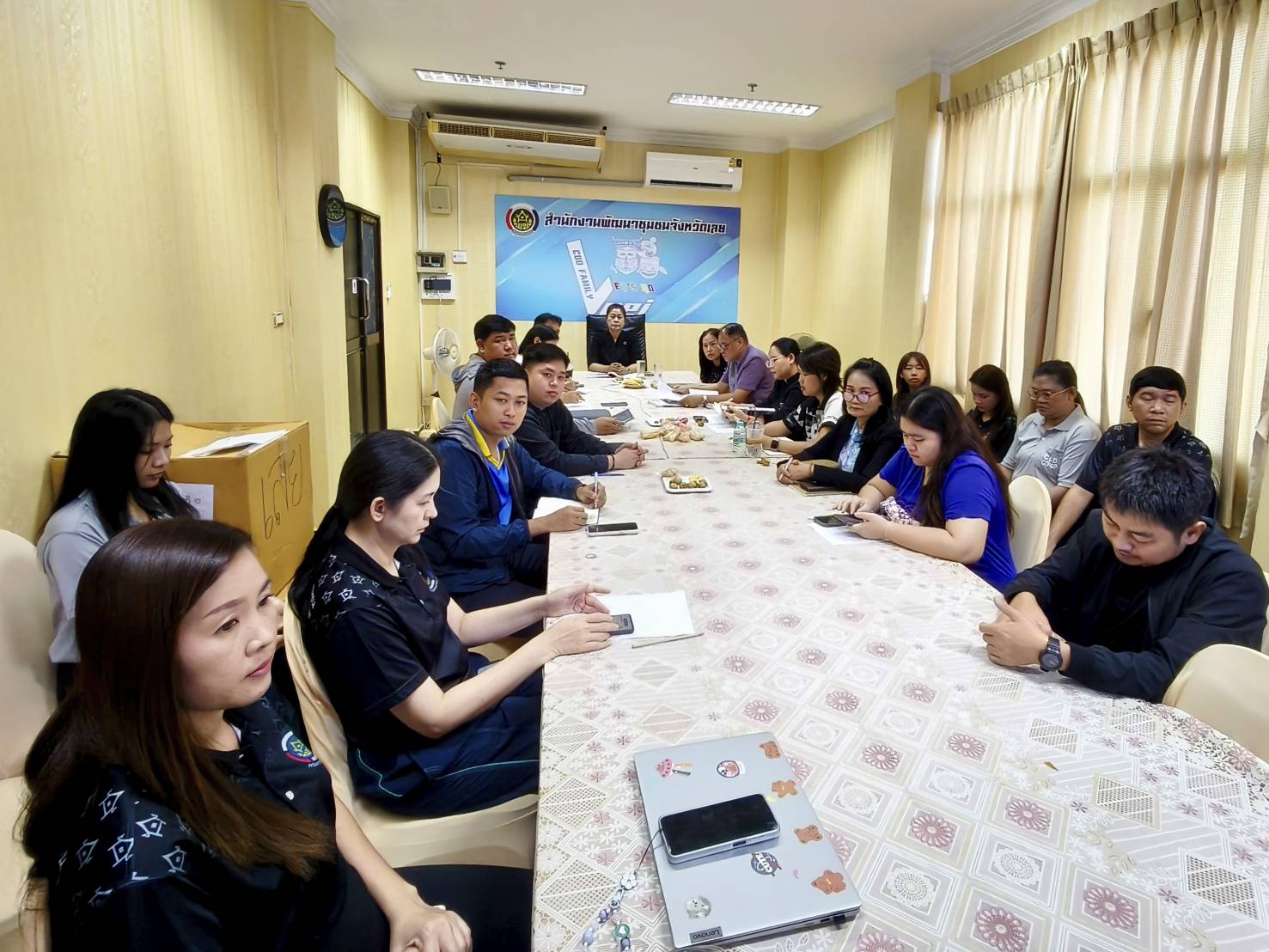 พช.เลย รับนโยบายประชุมกรมการพัฒนาชุมชน เตรียมพร้อมภารกิจขับเคลื่อนงบปี 70 ลุยดัน OTOP สู่ตลาดออนไลน์ ใช้ฐานข้อมูลยกระดับคุณภาพชีวิตชาวเลย